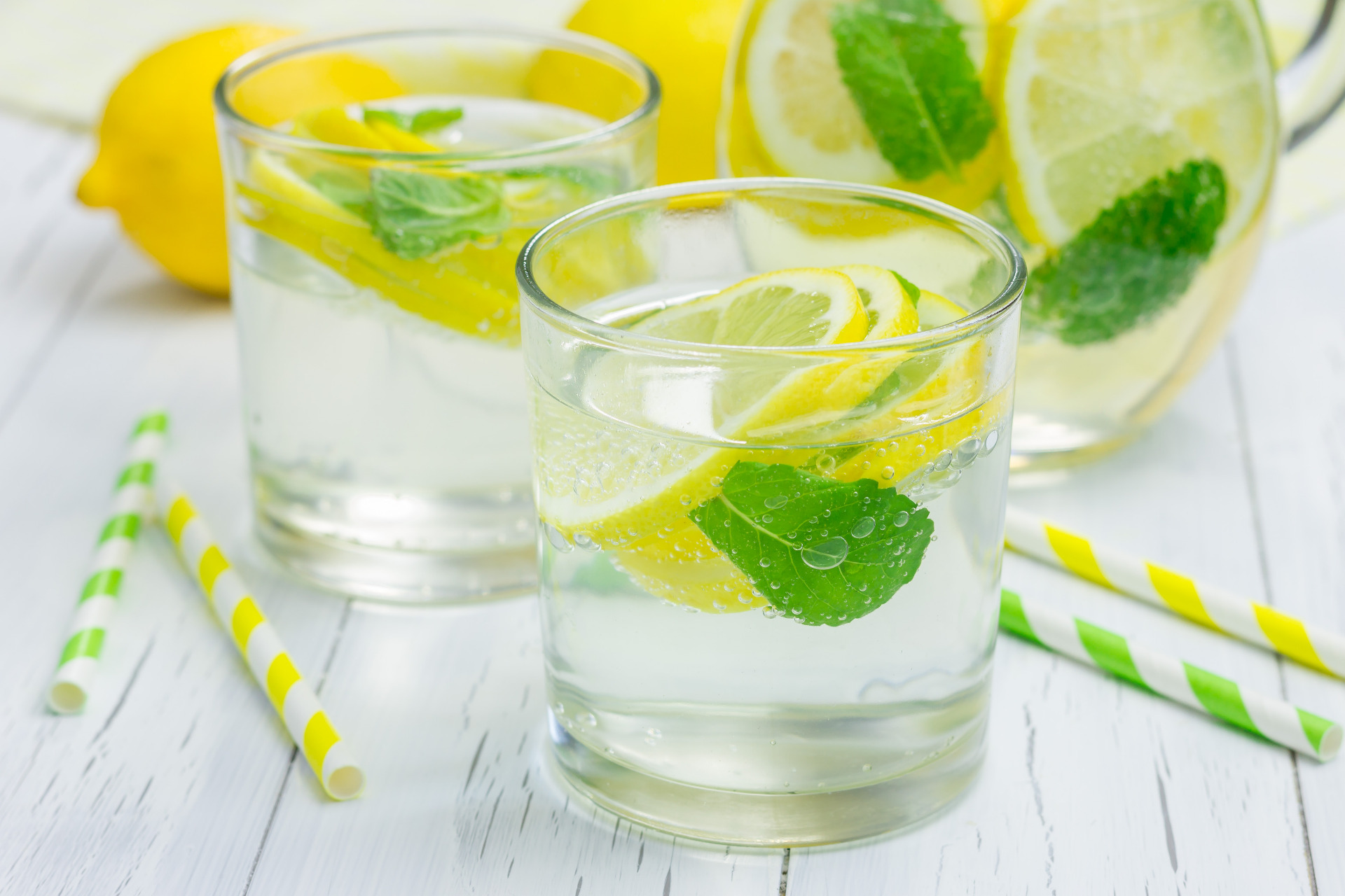 【SHINE+】レモン水の作り方や飲み続けることの注意点｜美肌やデトックスに効果的！