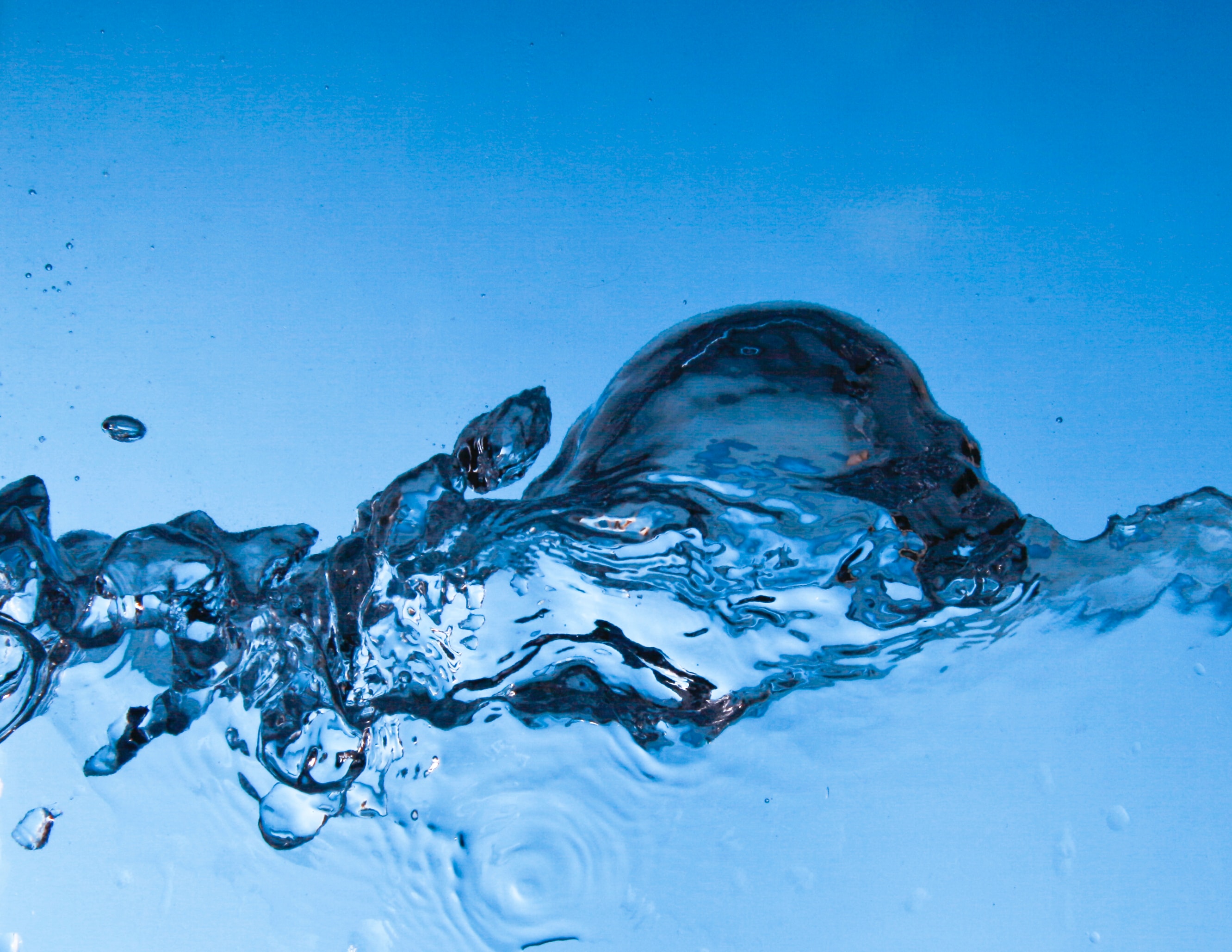 【SHINE+】硬水の特徴とは｜硬水を飲み続けることの健康への影響や軟水との違い