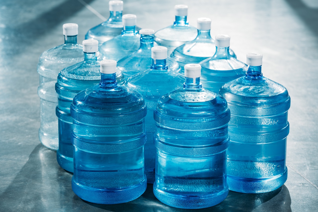 【SHINE+】ウォーターサーバーの水ボトルは主に2種類｜容器の種類別に特徴を解説