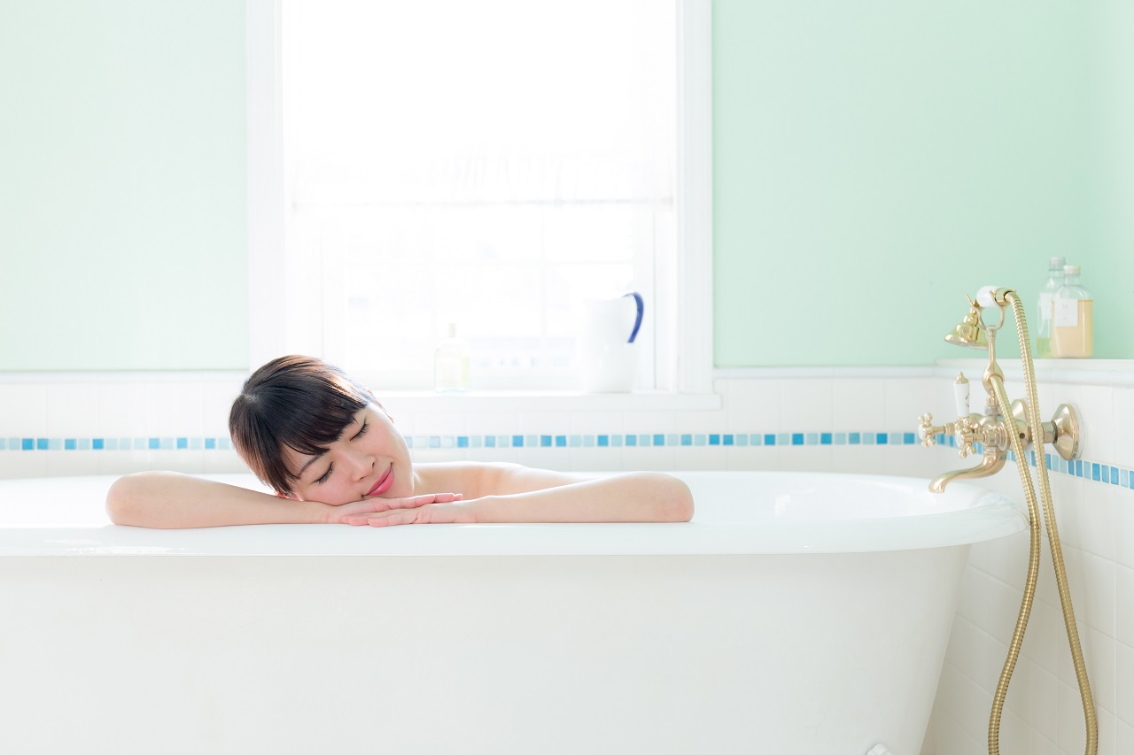 【SHINE+】入浴中の水分補給はダイエットに効果がある？半身浴のメリットや効果についても解説