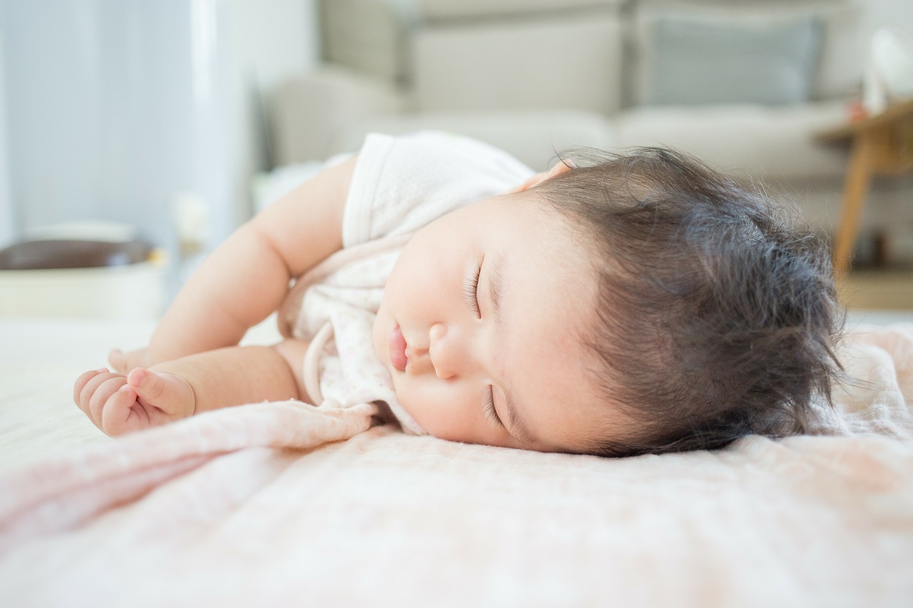 【SHINE+】赤ちゃんの寝汗をかく理由や対策法を解説！寝汗で起きるトラブルも
