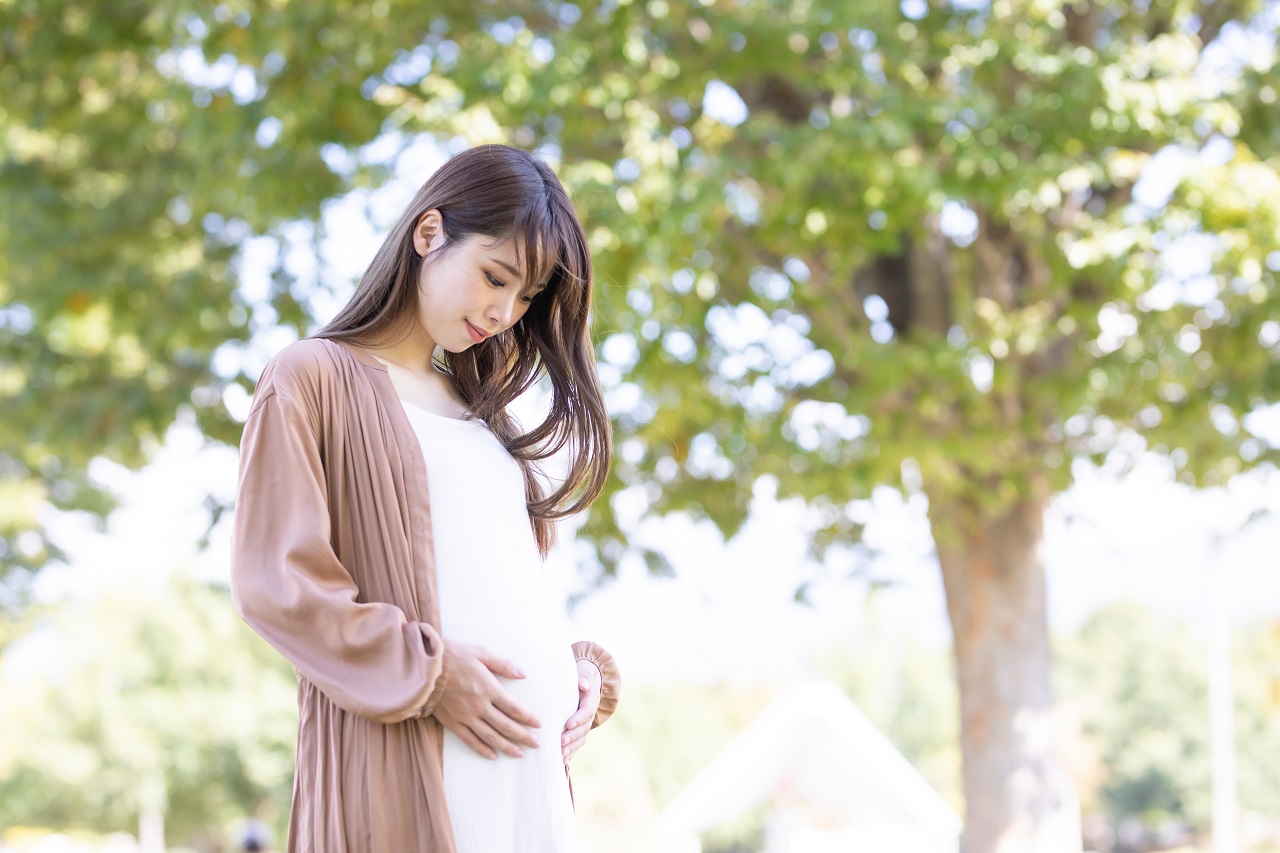 【SHINE+】妊娠初期に散歩をしてもよい？散歩のメリットと注意点を解説！