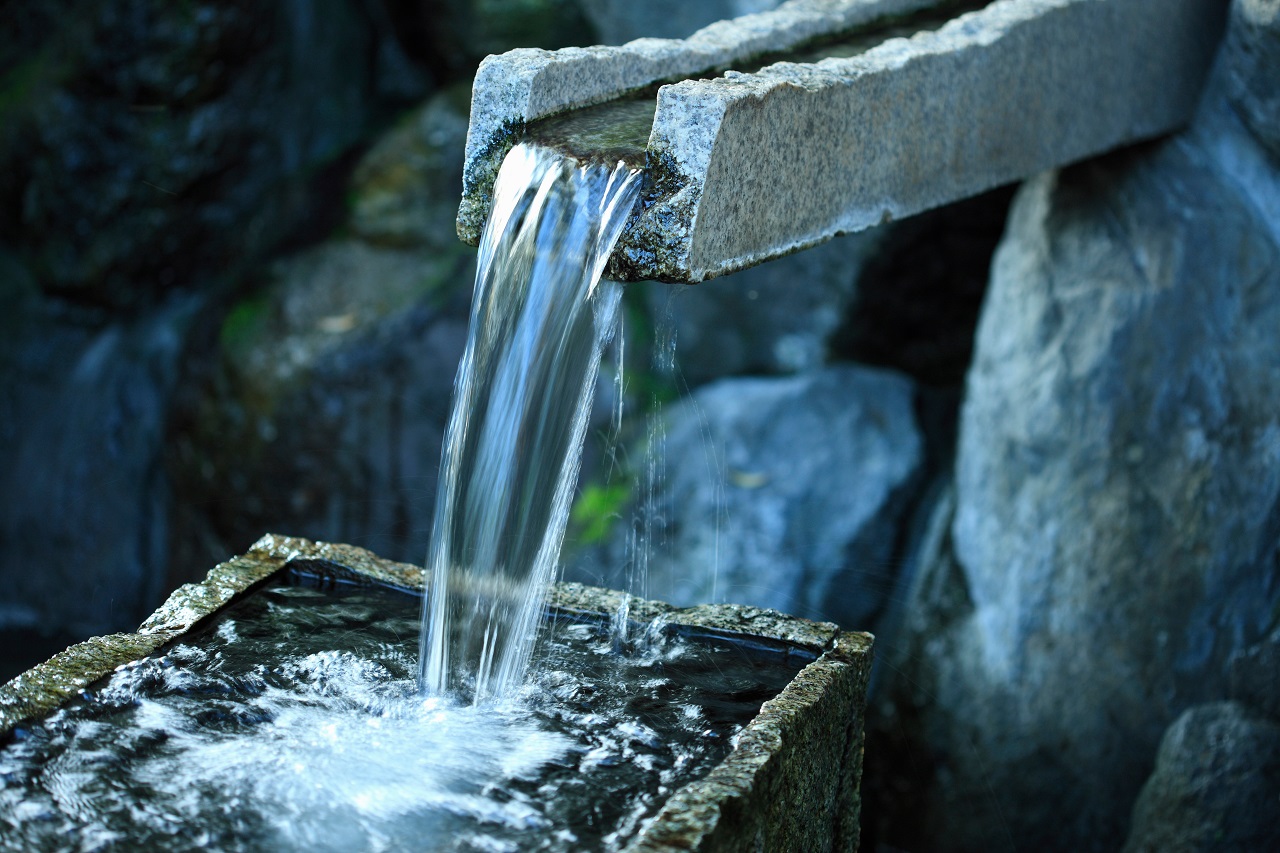 【SHINE+】水に含まれるミネラルの種類・成分とは？水に与える影響も解説