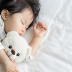 【】赤ちゃんが寝汗をかく理由と対処法！寝汗をかいたときの注意点