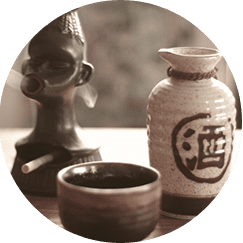 晩酌時にも大活躍。お好みの焼酎に梅干しや生姜を入れてお湯割りに。