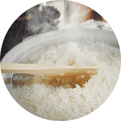 ご飯を炊く水もシャインウォーター。冷水で炊くとごはんがおいしい！